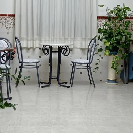 La Maison Du Bonheur לינה וארוחת בוקר