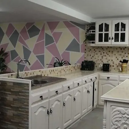 לינה וארוחת בוקר La Maison Du Bonheur 4*