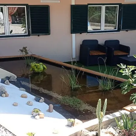 לינה וארוחת בוקר La Maison Du Bonheur Celavisa