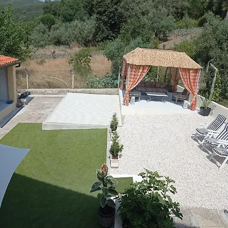 Bed & Breakfast La Maison Du Bonheur 4*