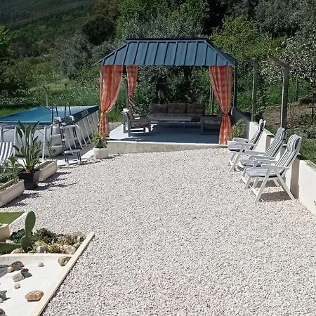 לינה וארוחת בוקר La Maison Du Bonheur 4*