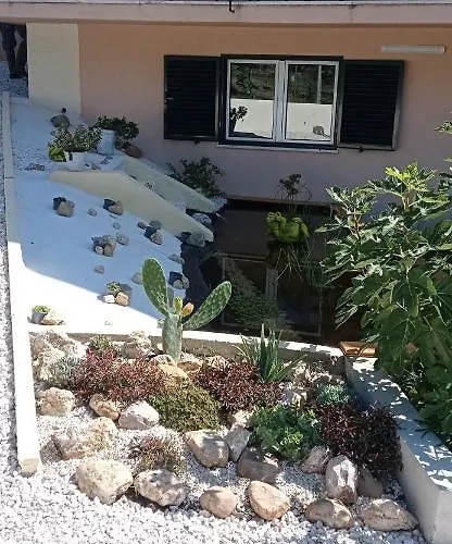 La Maison Du Bonheur Bed & Breakfast Celavisa